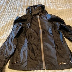 Eddie Bauer packable rain jacket. Like new. Women’s Medium. Black.